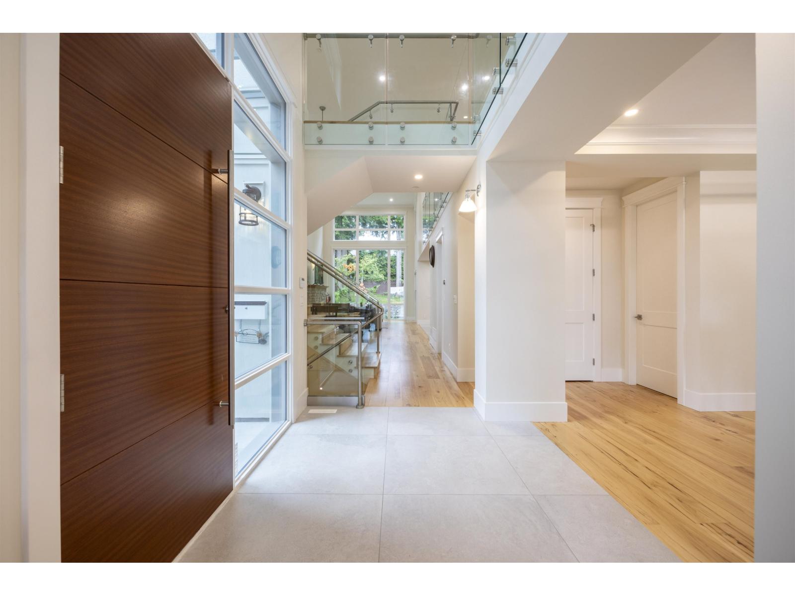 1245 Kent Street, White Rock, British Columbia  V4B 4T6 - Photo 3 - R3114451