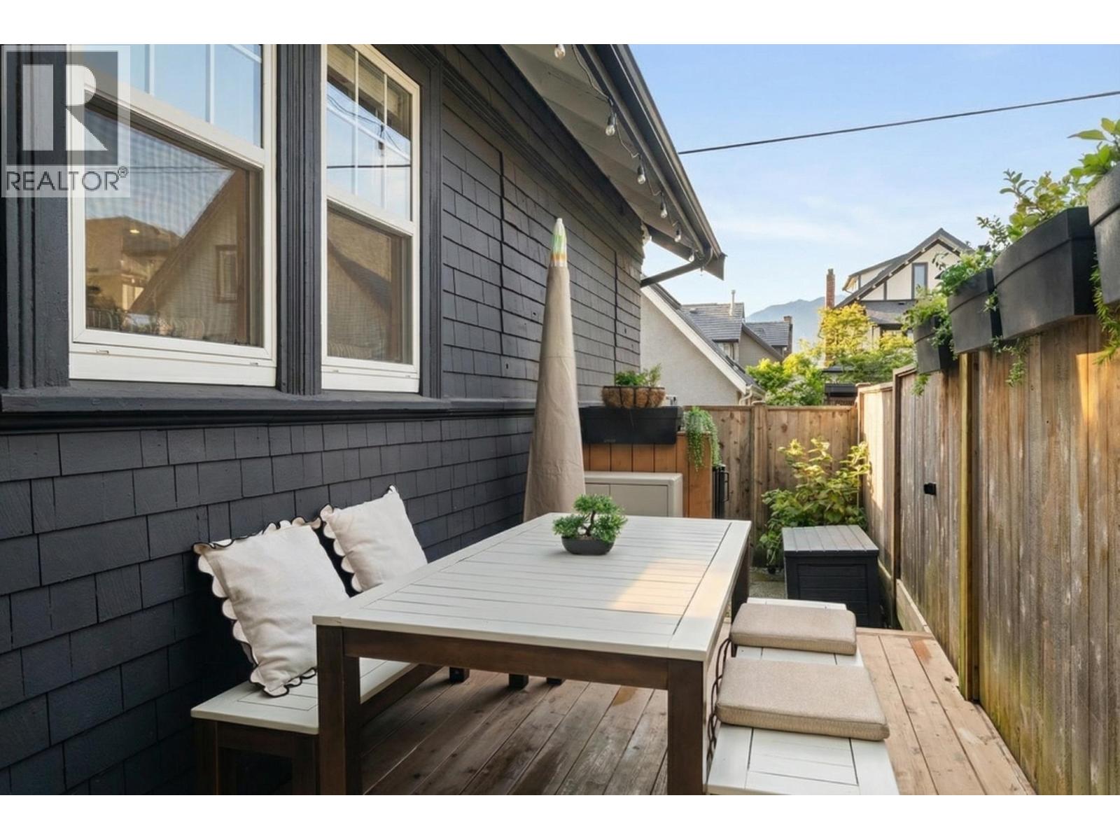 737-745 St. Andrews Avenue, North Vancouver, British Columbia  V7L 3L1 - Photo 6 - R3113769