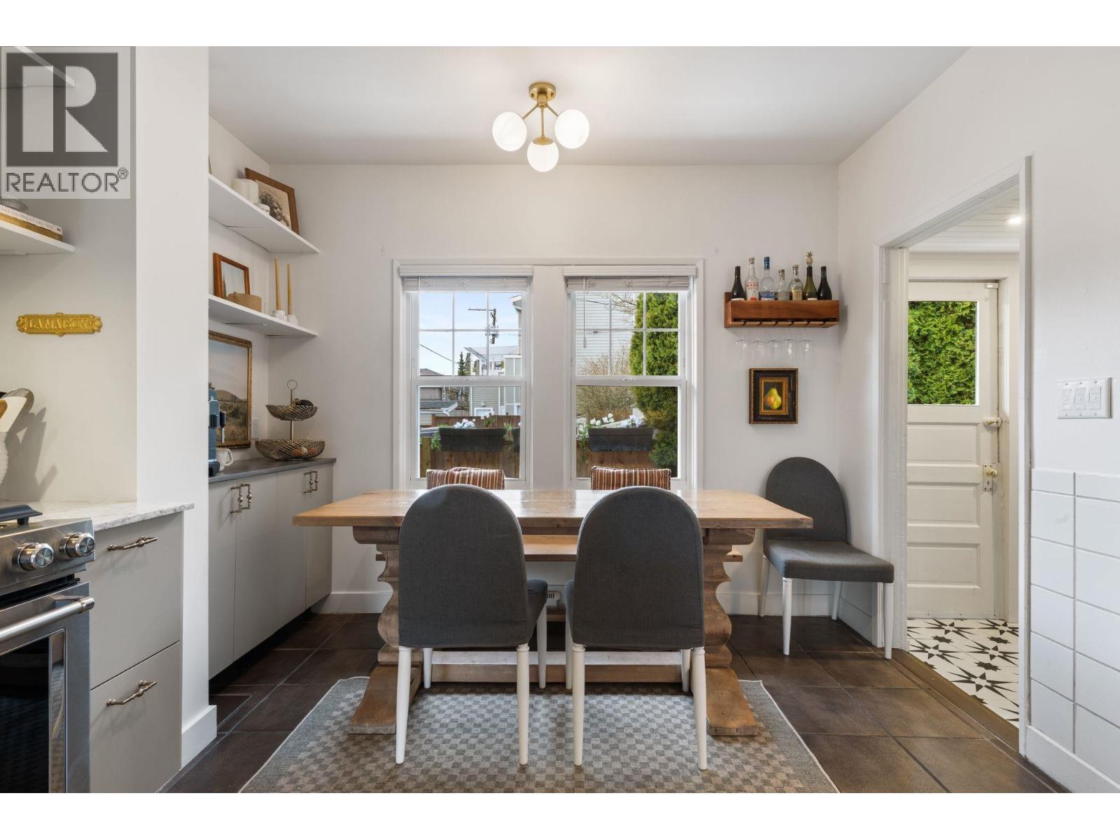 737-745 St. Andrews Avenue, North Vancouver, British Columbia  V7L 3L1 - Photo 5 - R3113769