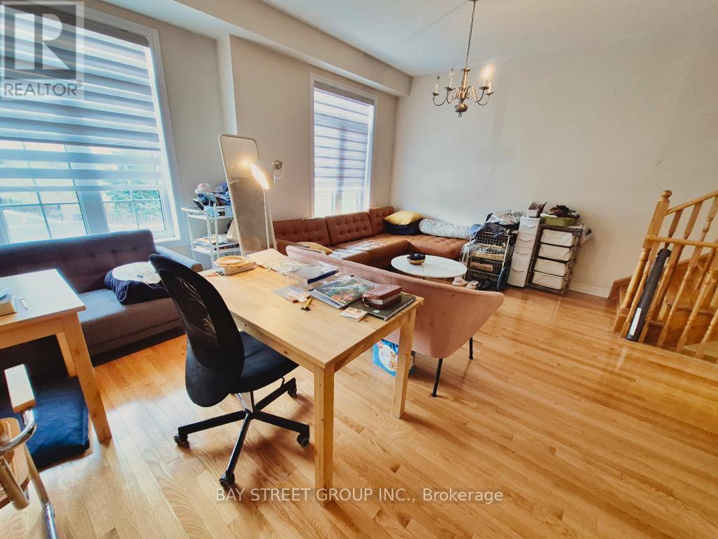 3038 George Savage Avenue, Oakville, Ontario  L6M 0Z1 - Photo 3 - W12830346