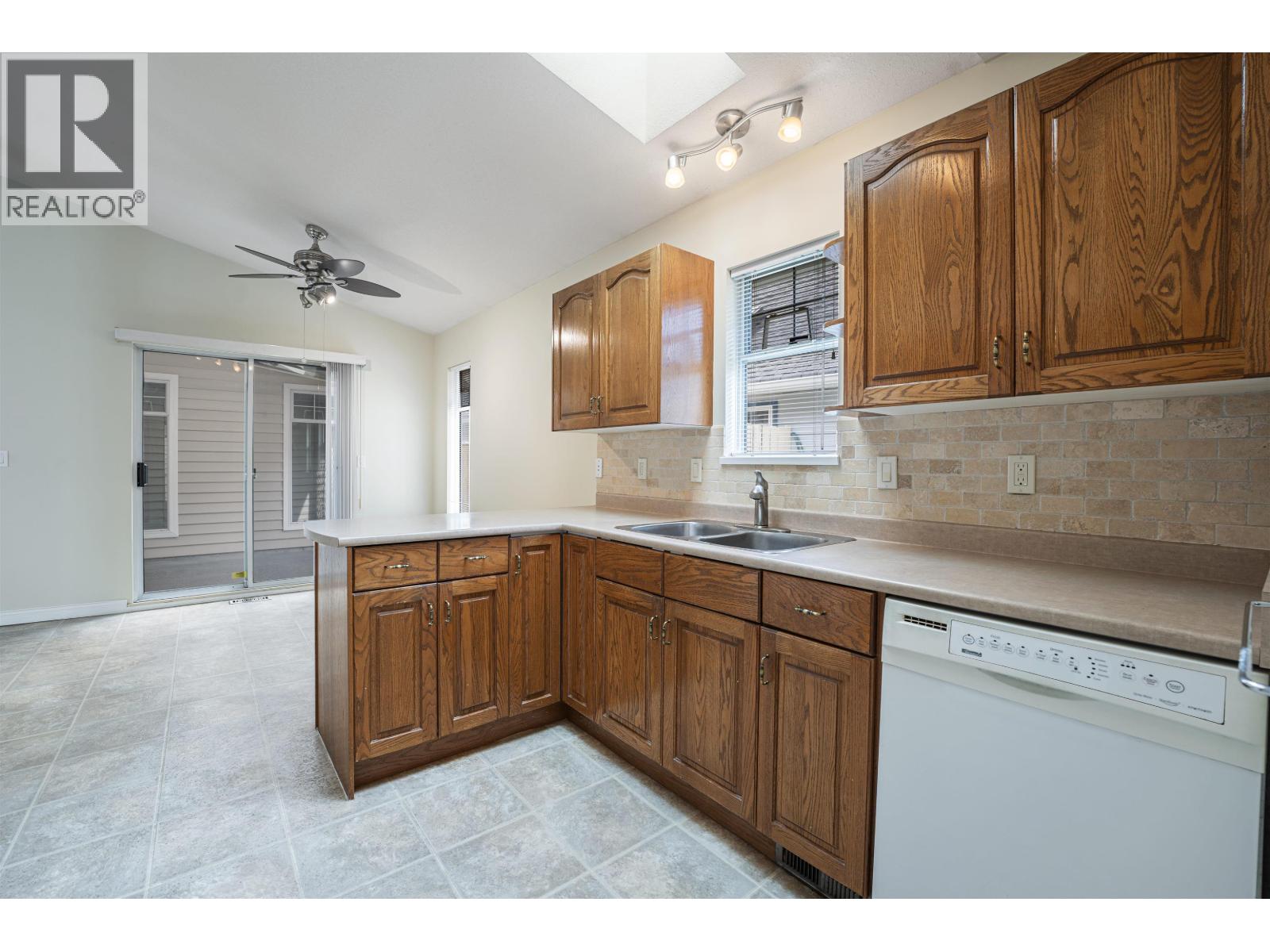 55 2865 Glen Drive, Coquitlam, British Columbia  V3B 6W4 - Photo 10 - R3114260