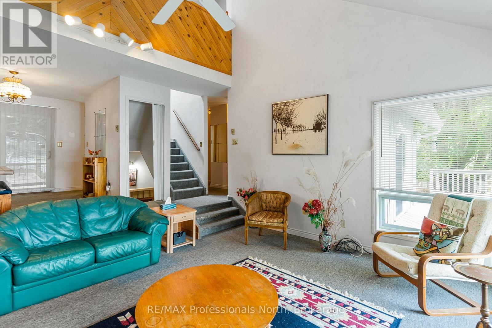 1080 Petticoat Lane, Minden Hills, Ontario  K0M 2K0 - Photo 10 - X12850424