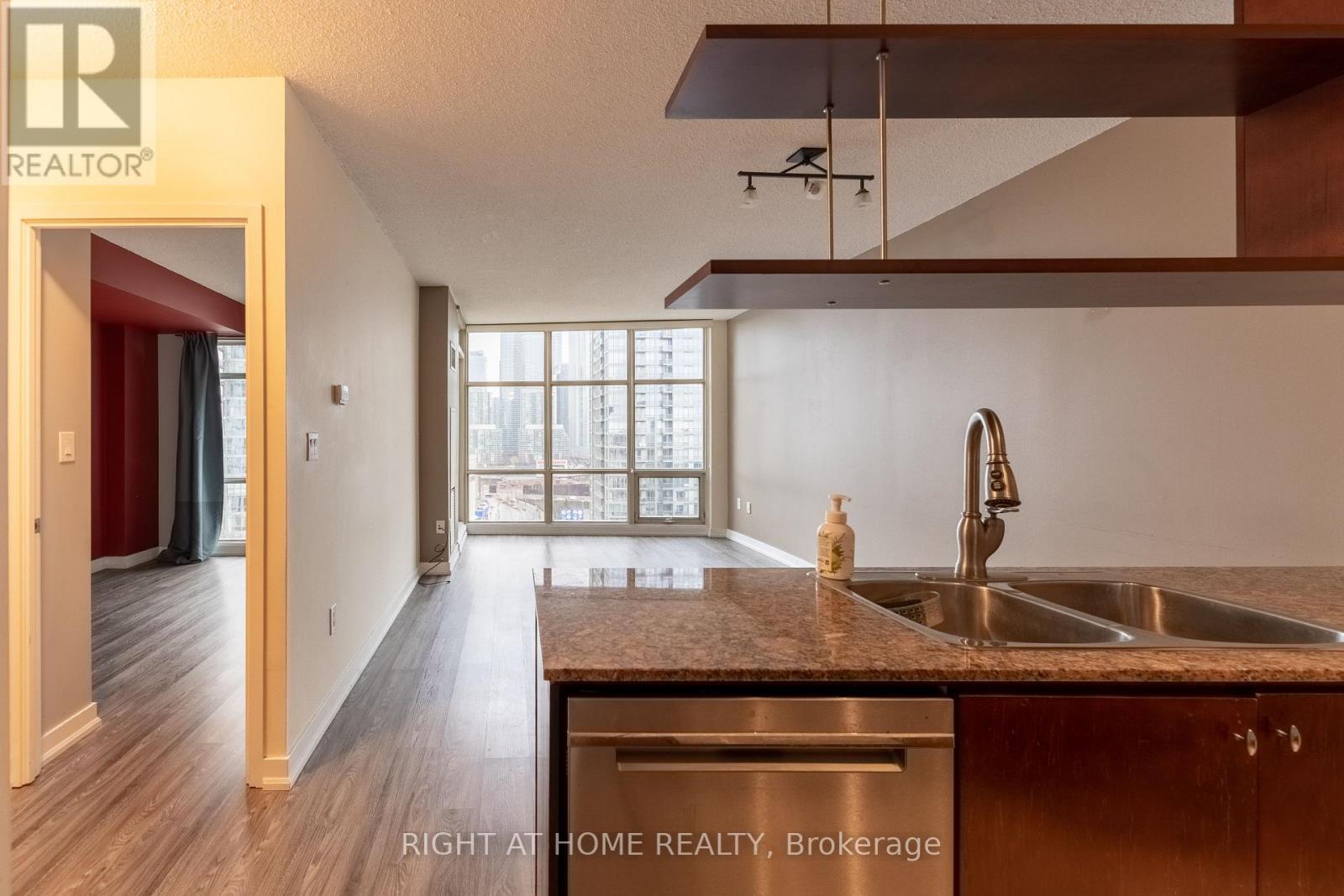 35 - 35 MARINER TERRACE, Toronto, Ontario