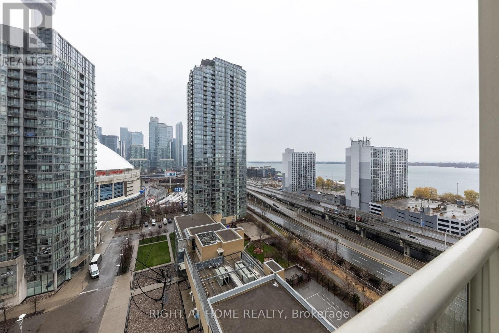 35 - 35 Mariner Terrace, Toronto, Ontario  M5V 3V9 - Photo 13 - C13028282
