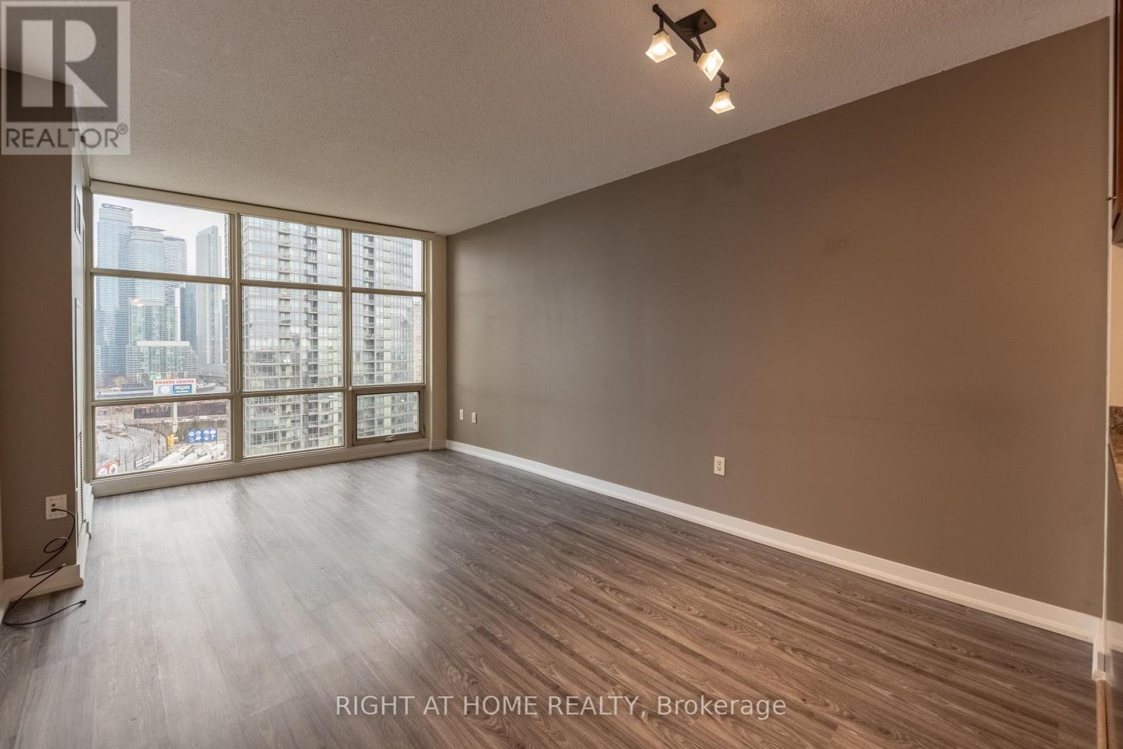 35 - 35 Mariner Terrace, Toronto, Ontario  M5V 3V9 - Photo 3 - C13028282