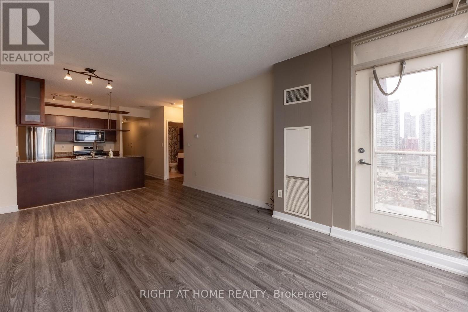 35 - 35 Mariner Terrace, Toronto, Ontario  M5V 3V9 - Photo 4 - C13028282