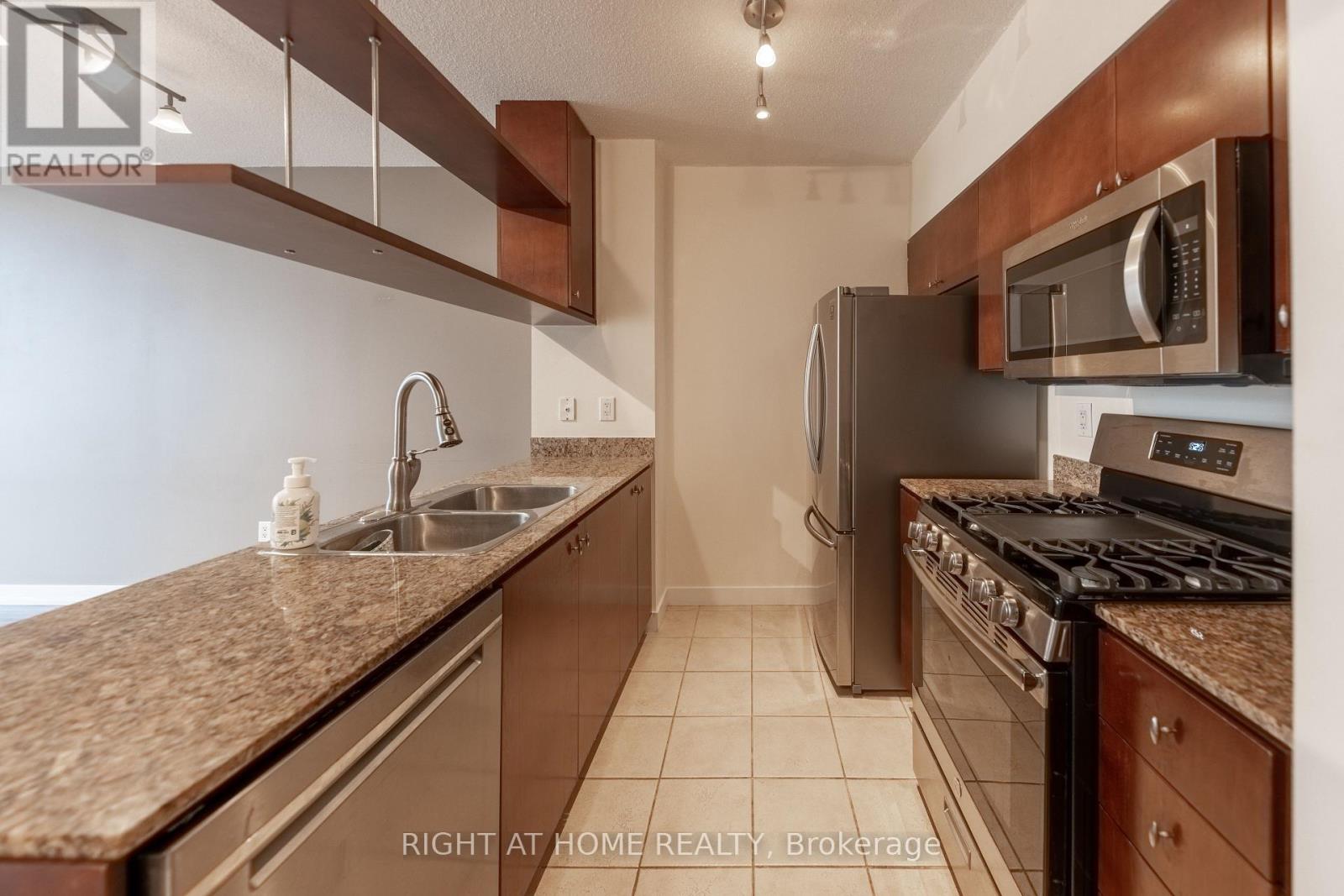 35 - 35 Mariner Terrace, Toronto, Ontario  M5V 3V9 - Photo 6 - C13028282