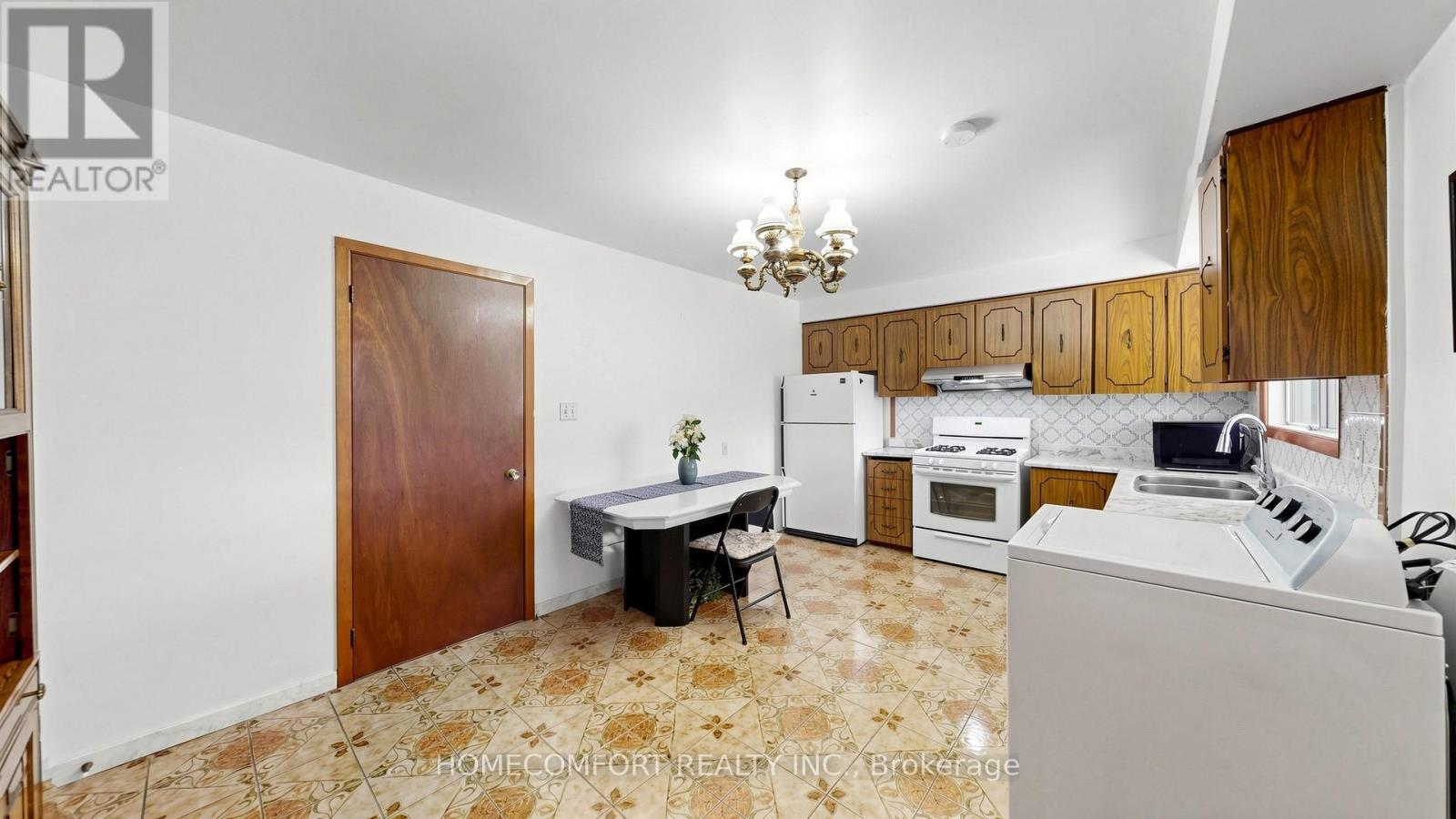 76 Barrington Avenue, Toronto, Ontario  M4C 4Z1 - Photo 15 - E13028244