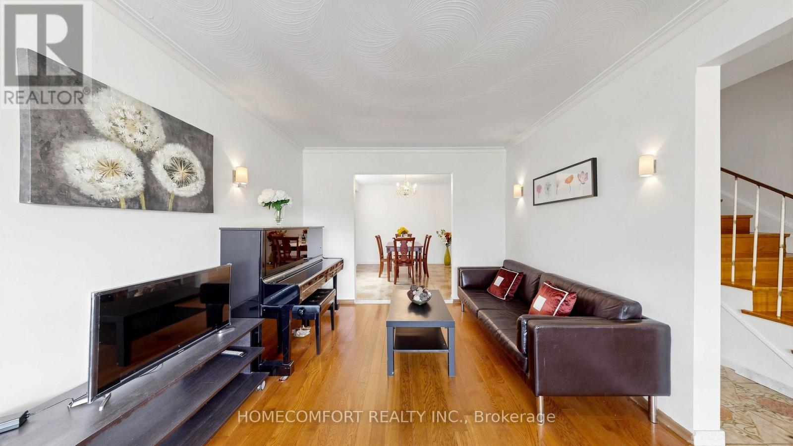 76 Barrington Avenue, Toronto, Ontario  M4C 4Z1 - Photo 8 - E13028244