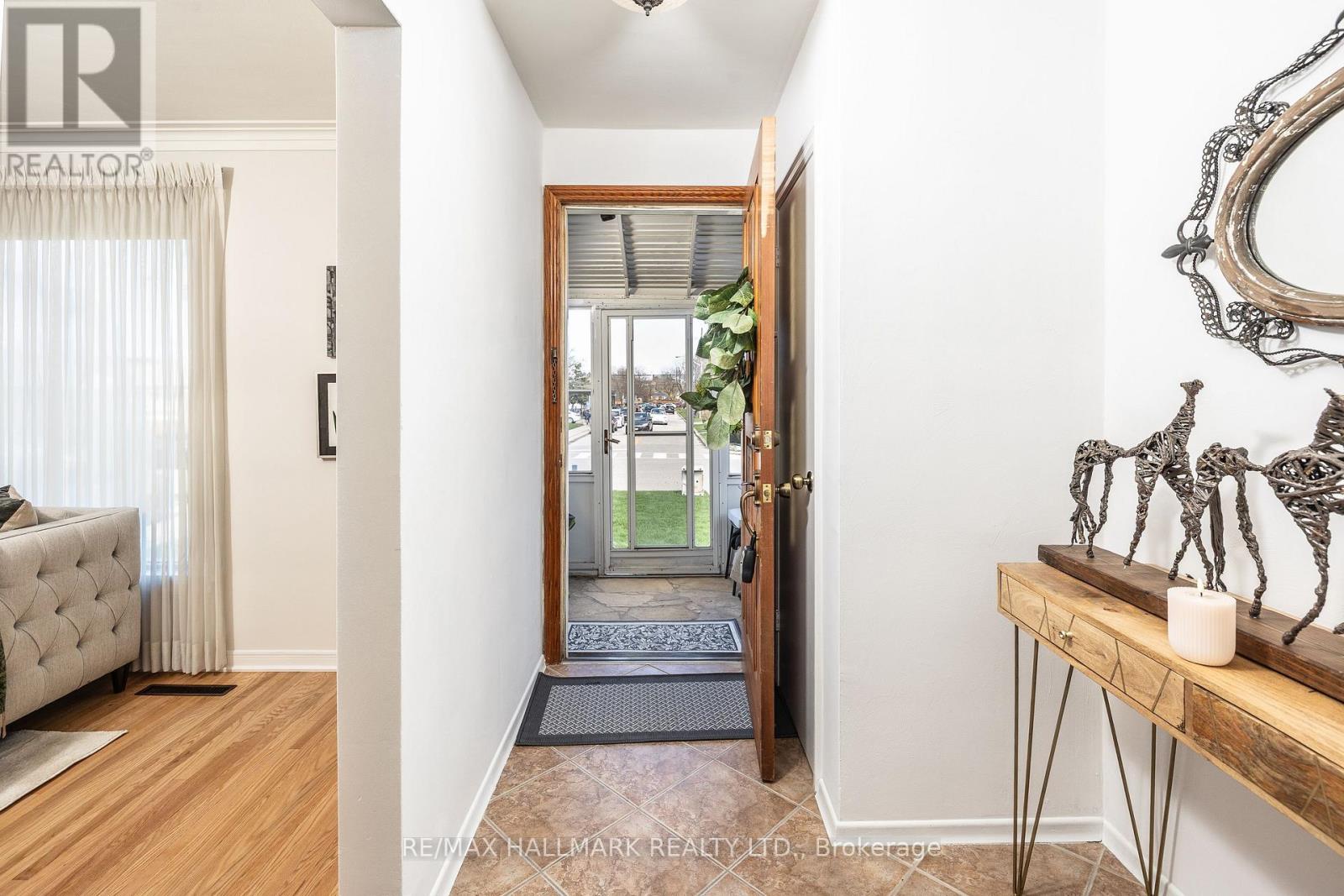 28 Crosland Drive, Toronto (Wexford-Maryvale), Ontario  M1R 4M8 - Photo 9 - E13028276