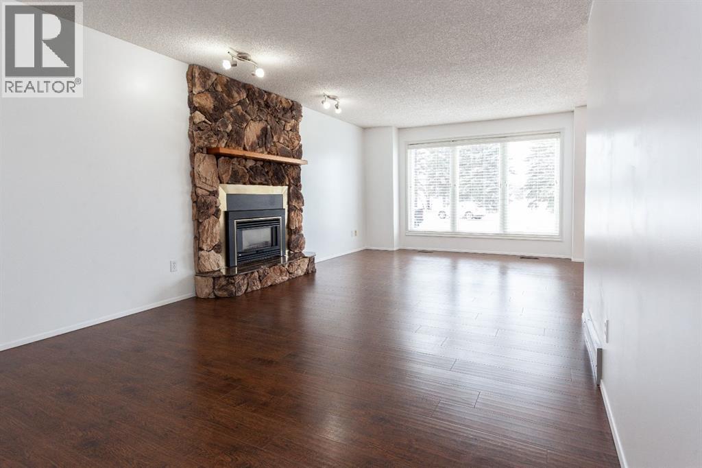 118 Shaw Crescent Se, Medicine Hat, Alberta  T1B 3Y5 - Photo 3 - A2302838