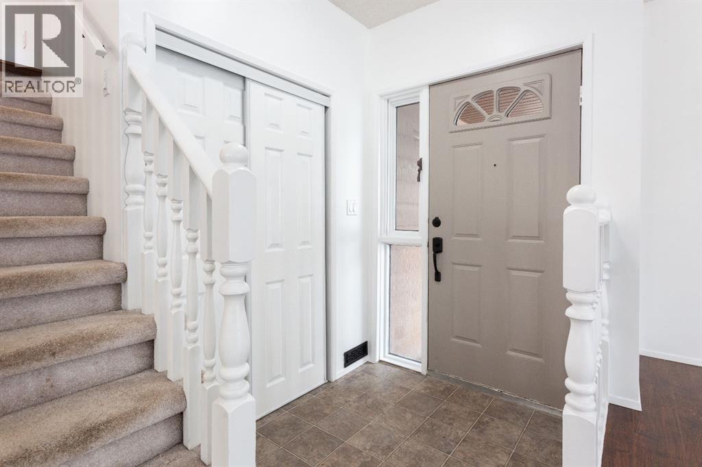 118 Shaw Crescent Se, Medicine Hat, Alberta  T1B 3Y5 - Photo 2 - A2302838