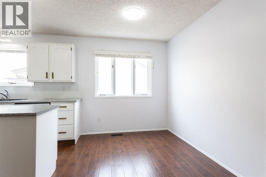 118 Shaw Crescent Se, Medicine Hat, Alberta  T1B 3Y5 - Photo 12 - A2302838