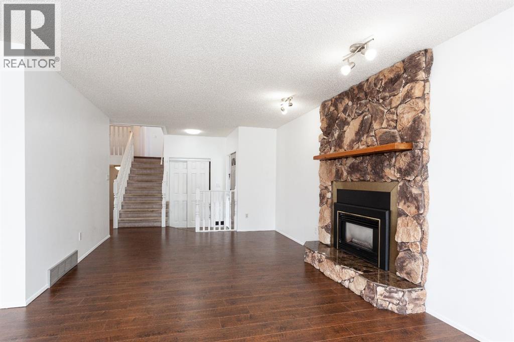 118 Shaw Crescent Se, Medicine Hat, Alberta  T1B 3Y5 - Photo 5 - A2302838