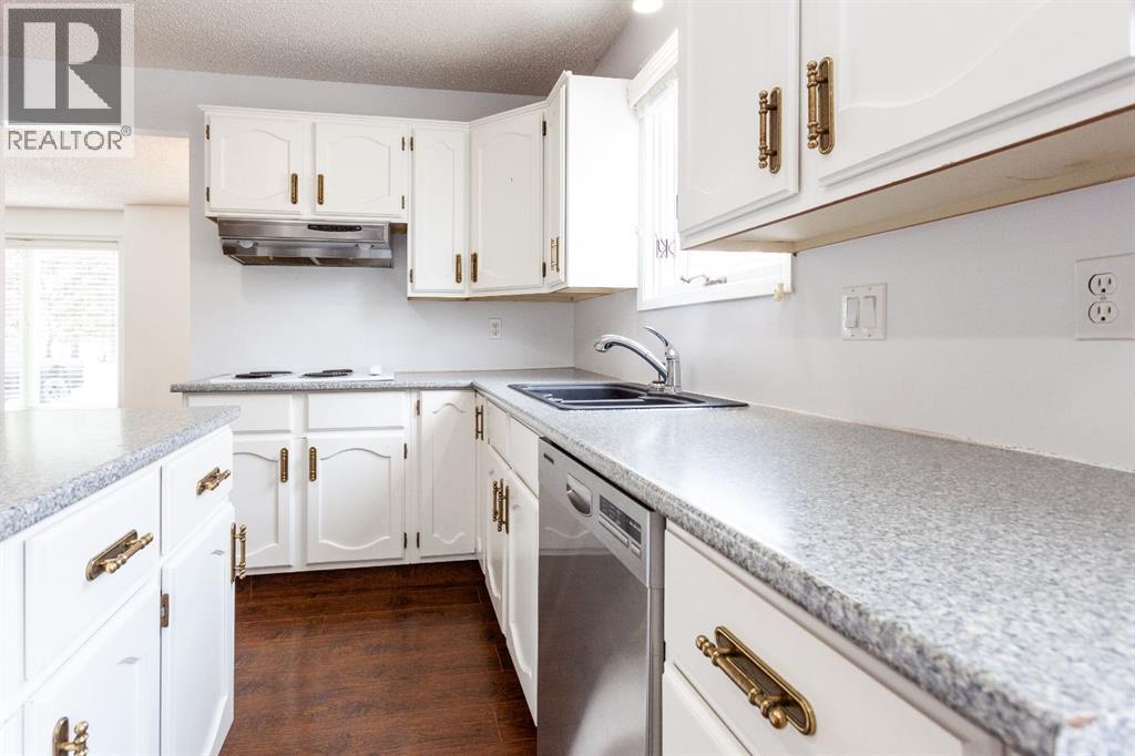 118 Shaw Crescent Se, Medicine Hat, Alberta  T1B 3Y5 - Photo 8 - A2302838