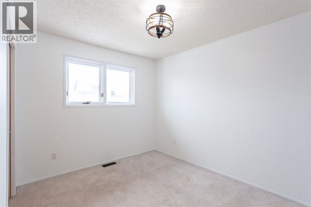 118 Shaw Crescent Se, Medicine Hat, Alberta  T1B 3Y5 - Photo 19 - A2302838