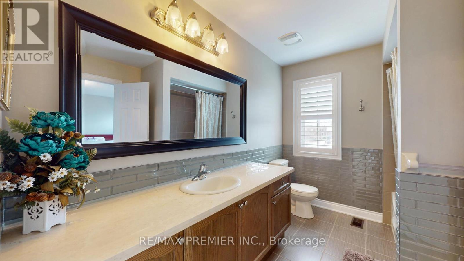 48 Heron Hollow Avenue, Richmond Hill, Ontario  L4E 0G9 - Photo 13 - N13028222