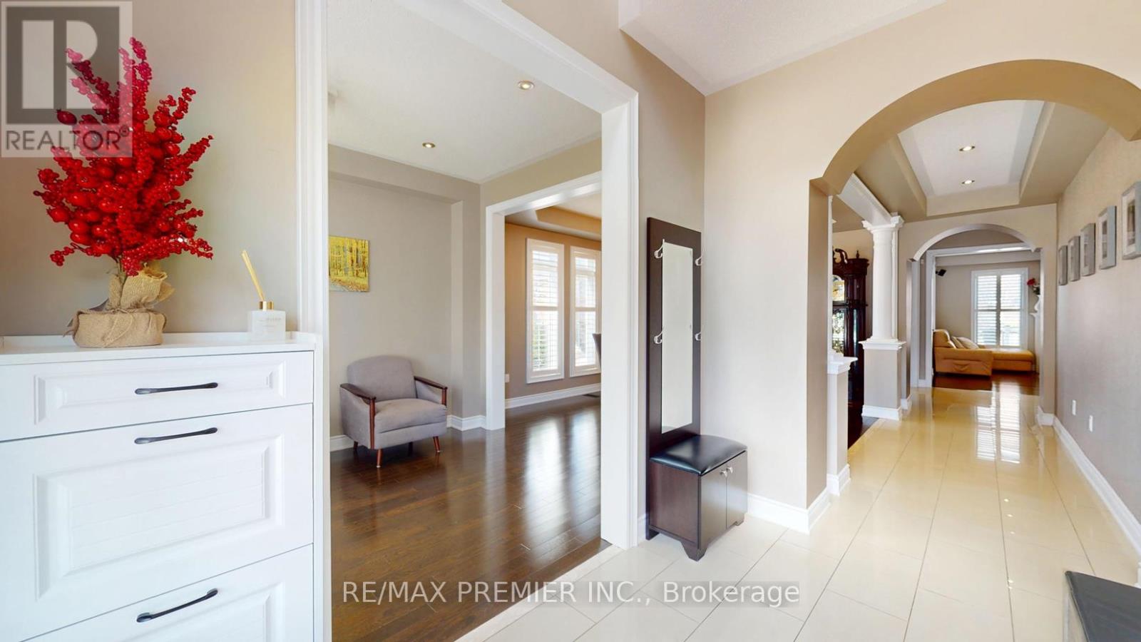 48 Heron Hollow Avenue, Richmond Hill, Ontario  L4E 0G9 - Photo 5 - N13028222