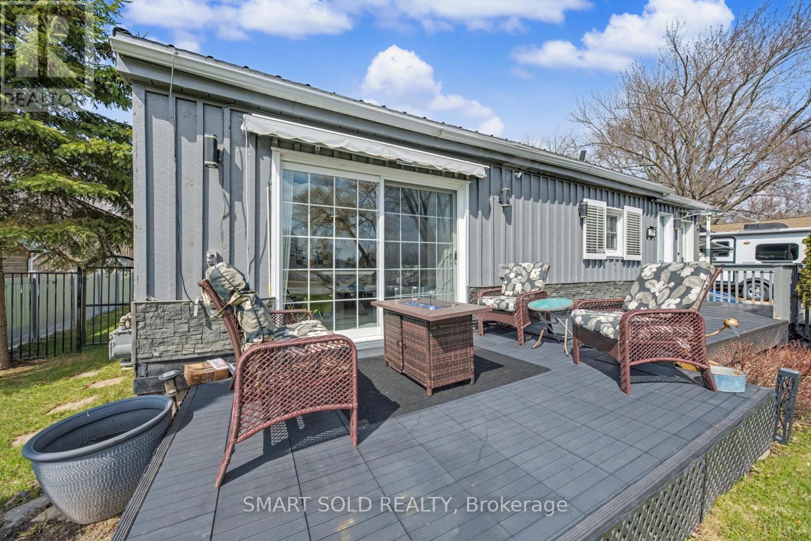 210 Parkview Drive, Innisfil, Ontario  L0L 1K0 - Photo 3 - N13028236