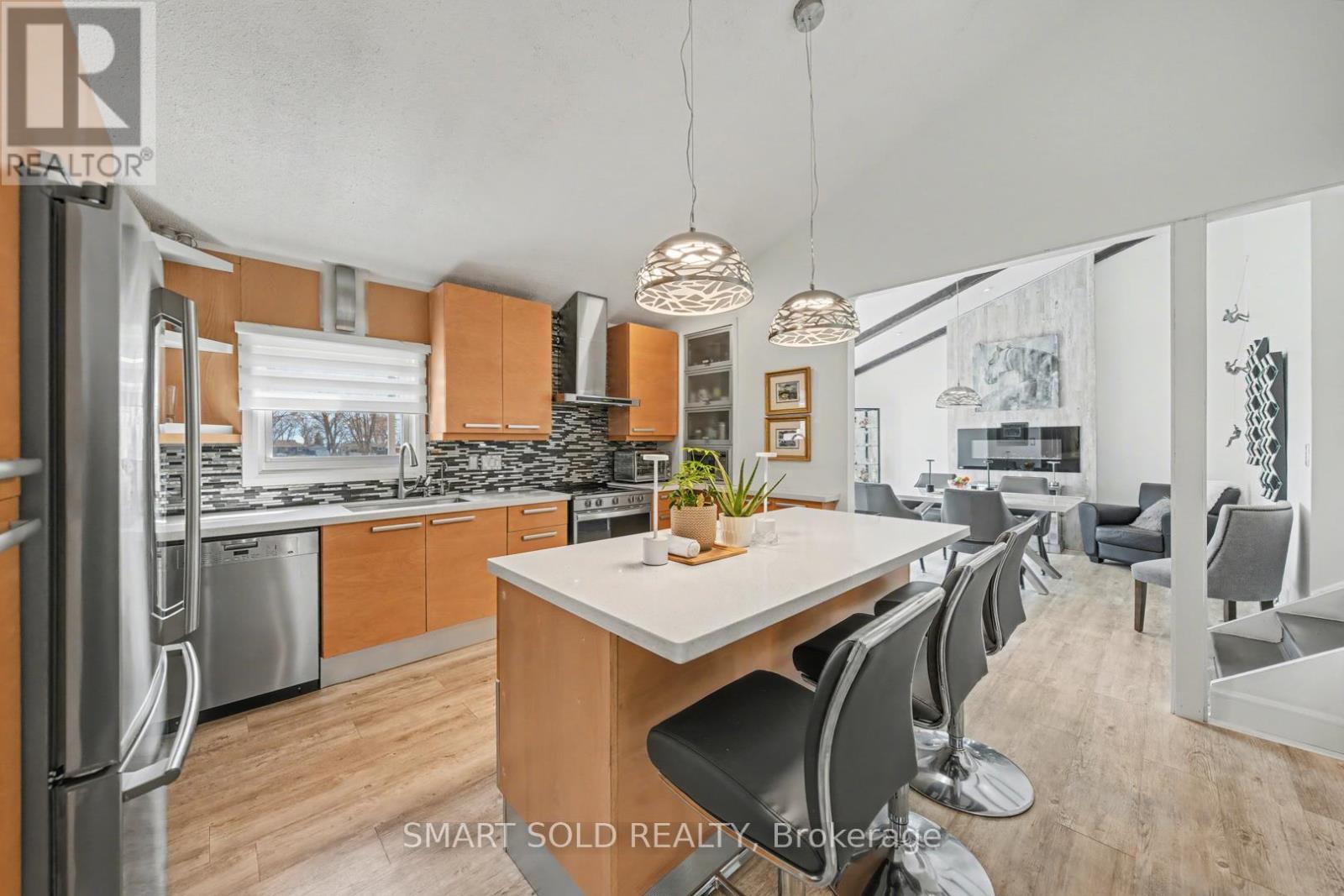 210 Parkview Drive, Innisfil, Ontario  L0L 1K0 - Photo 7 - N13028236