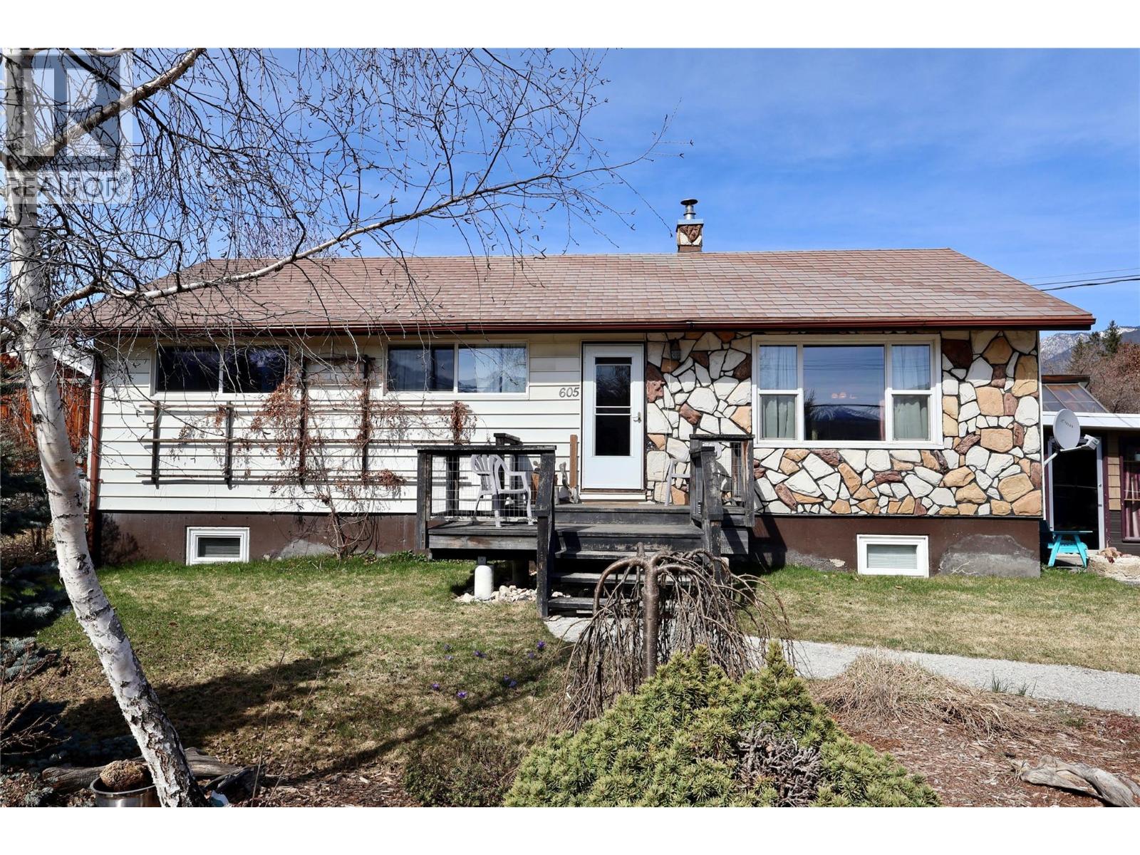 605 8th Street, Golden, British Columbia