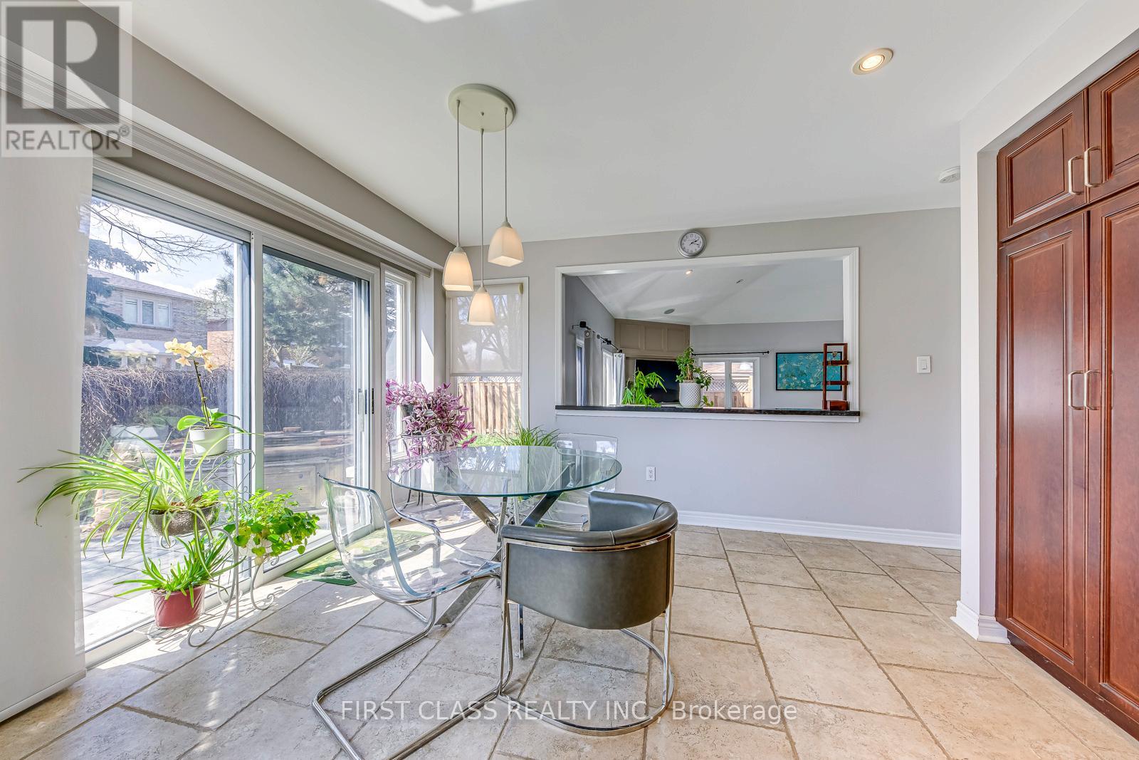 1386 Silversmith Drive, Oakville, Ontario  L6M 2X4 - Photo 18 - W13028250