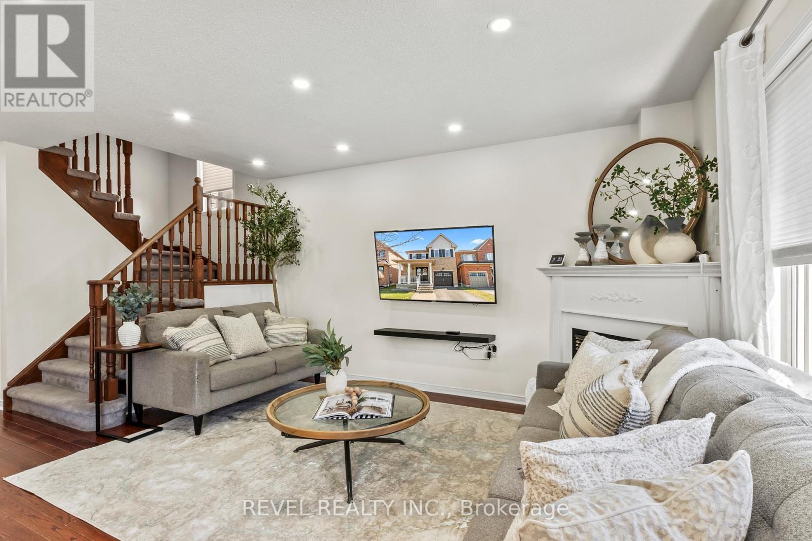 15 Donlevy Crescent, Whitby, Ontario  L1R 0B9 - Photo 10 - E13028226