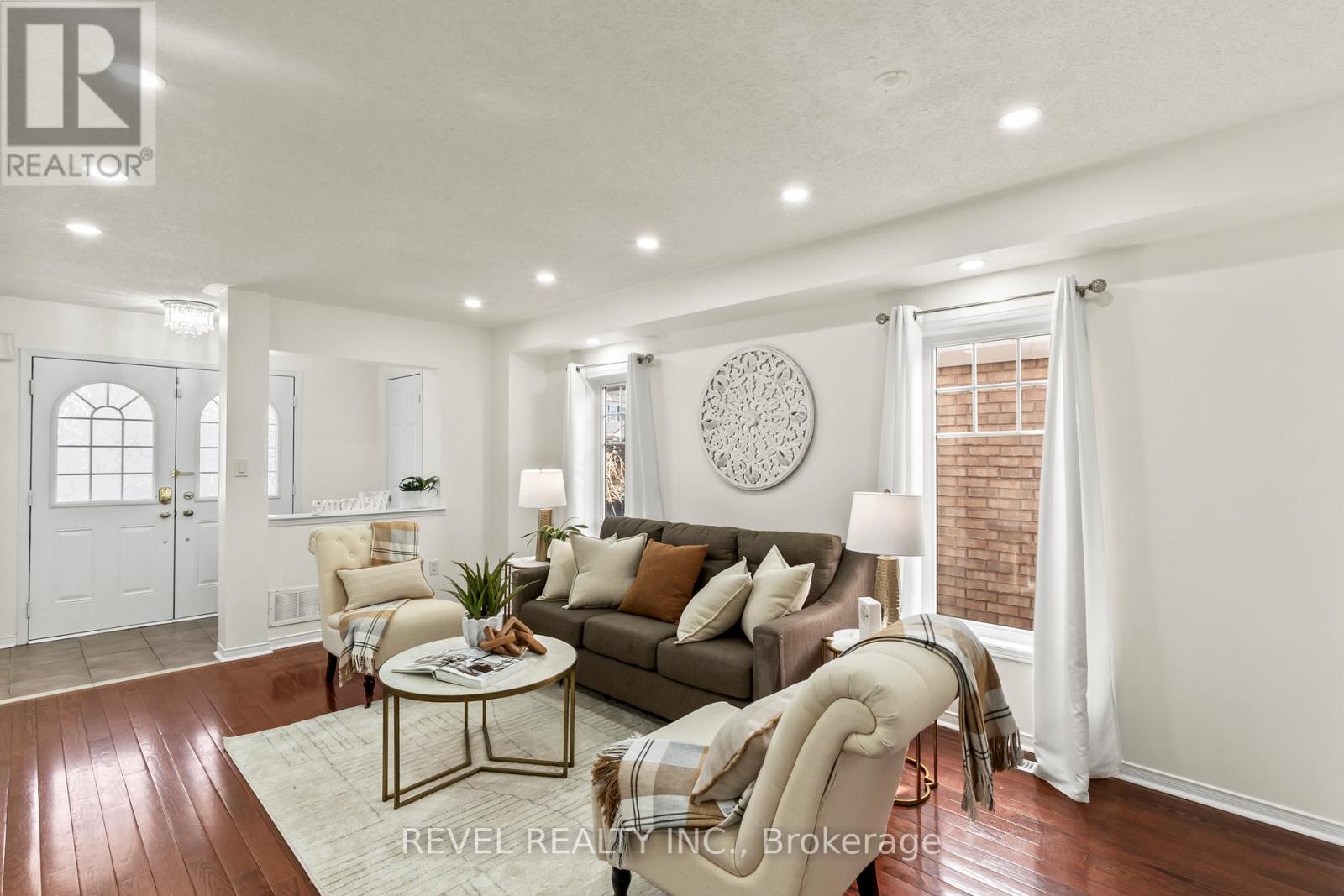 15 Donlevy Crescent, Whitby, Ontario  L1R 0B9 - Photo 6 - E13028226