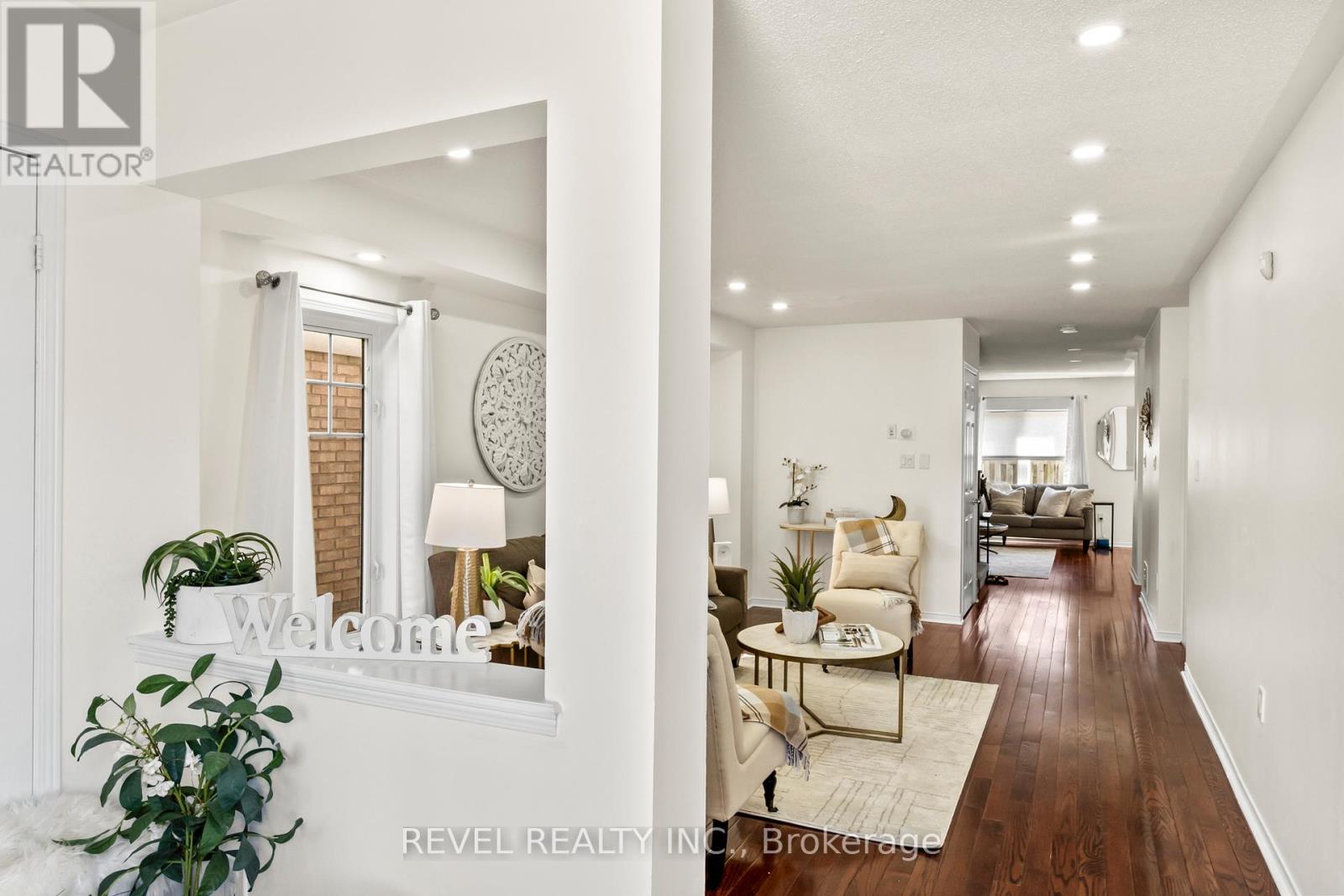 15 Donlevy Crescent, Whitby, Ontario  L1R 0B9 - Photo 4 - E13028226