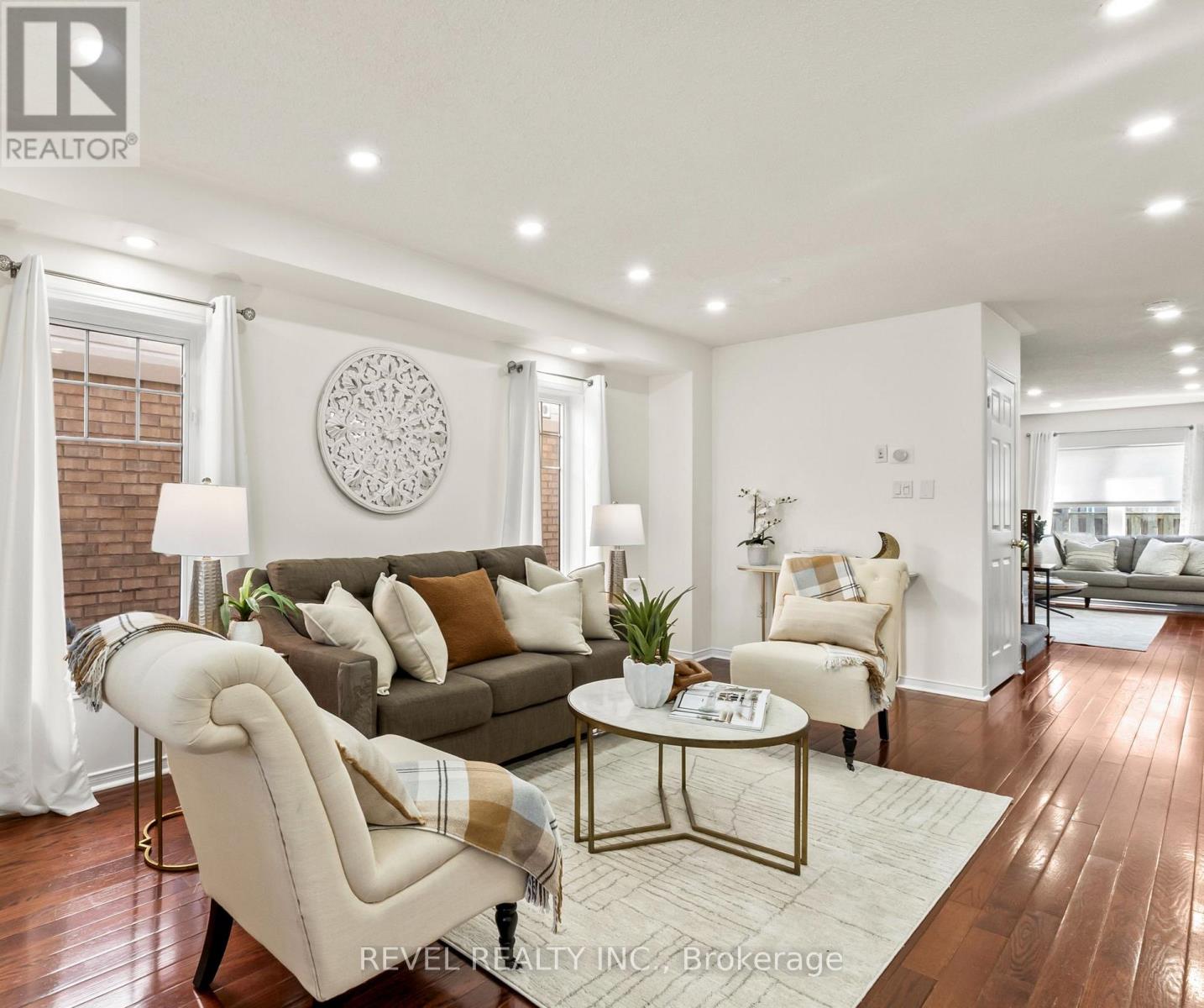 15 Donlevy Crescent, Whitby, Ontario  L1R 0B9 - Photo 5 - E13028226