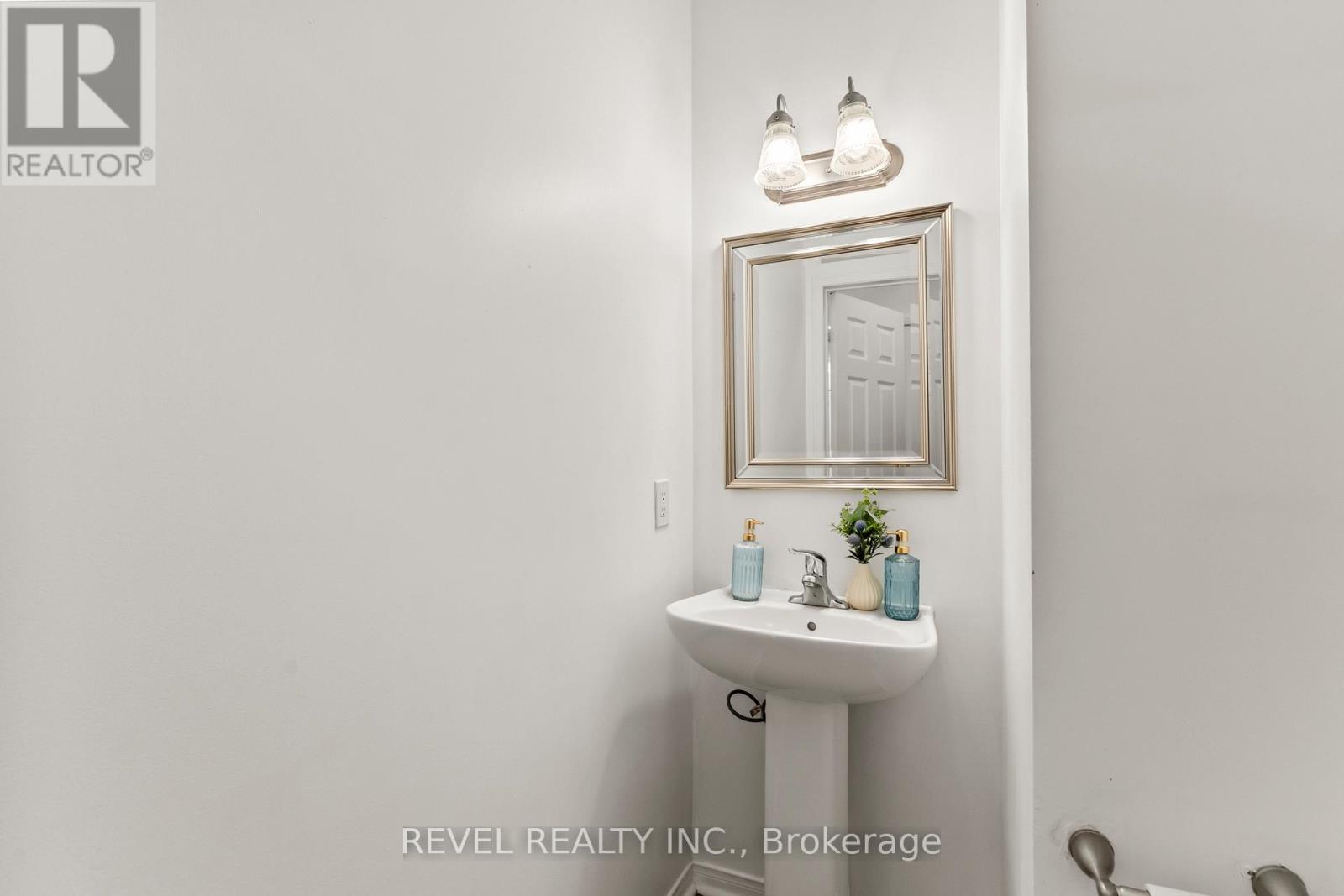 15 Donlevy Crescent, Whitby, Ontario  L1R 0B9 - Photo 8 - E13028226