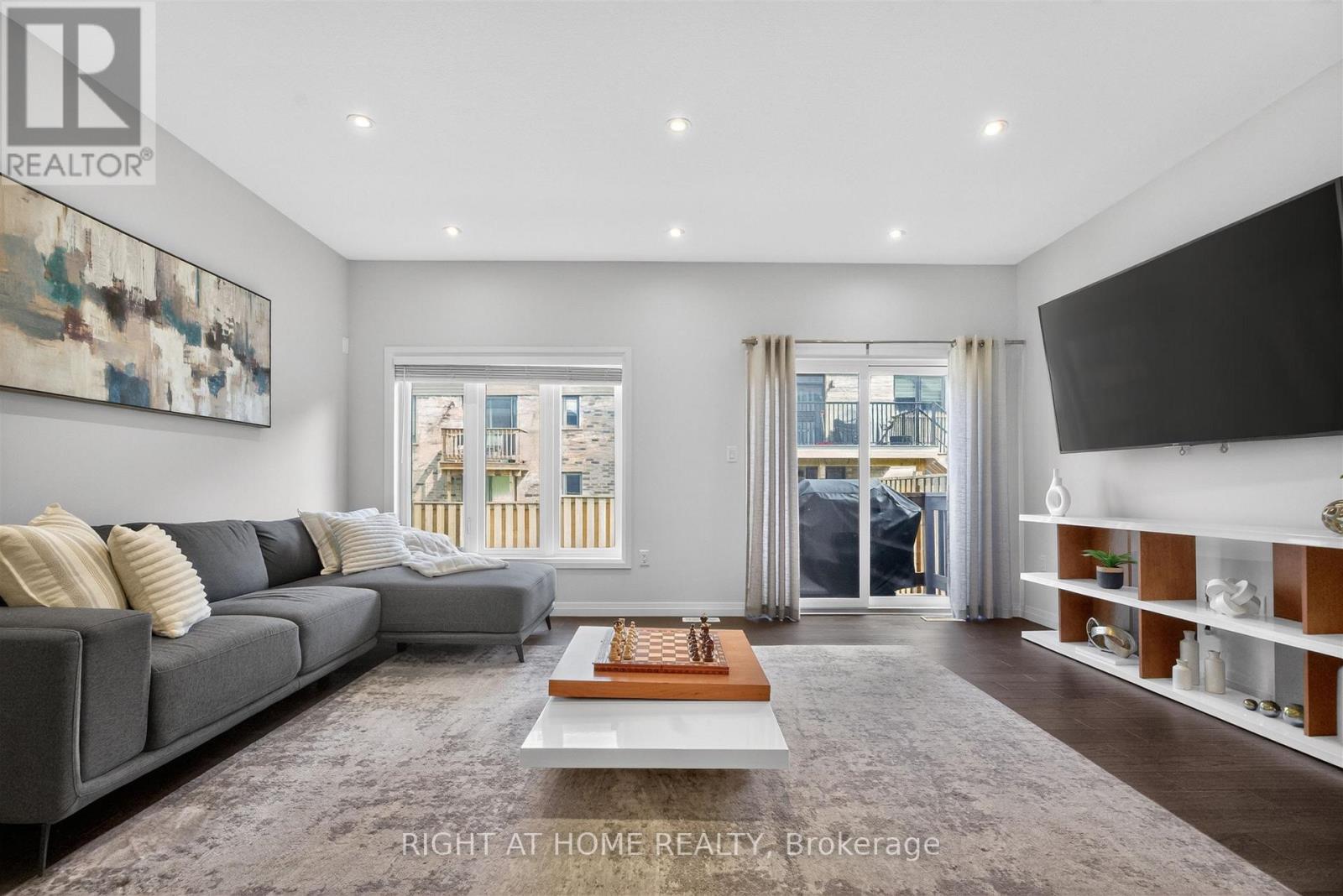 26 Greenwich Avenue, Hamilton, Ontario  L8J 0L5 - Photo 3 - X13028248