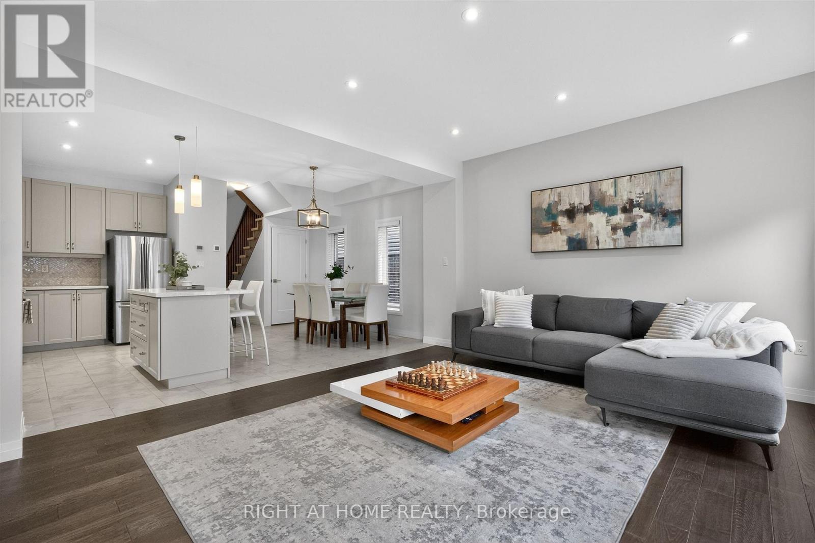 26 Greenwich Avenue, Hamilton, Ontario  L8J 0L5 - Photo 4 - X13028248