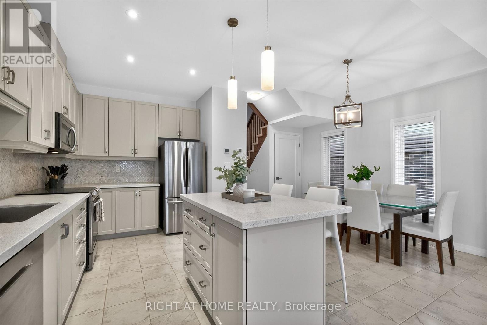 26 Greenwich Avenue, Hamilton, Ontario  L8J 0L5 - Photo 5 - X13028248