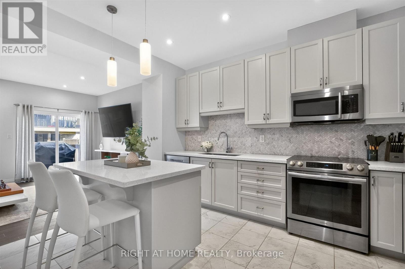 26 Greenwich Avenue, Hamilton, Ontario  L8J 0L5 - Photo 6 - X13028248