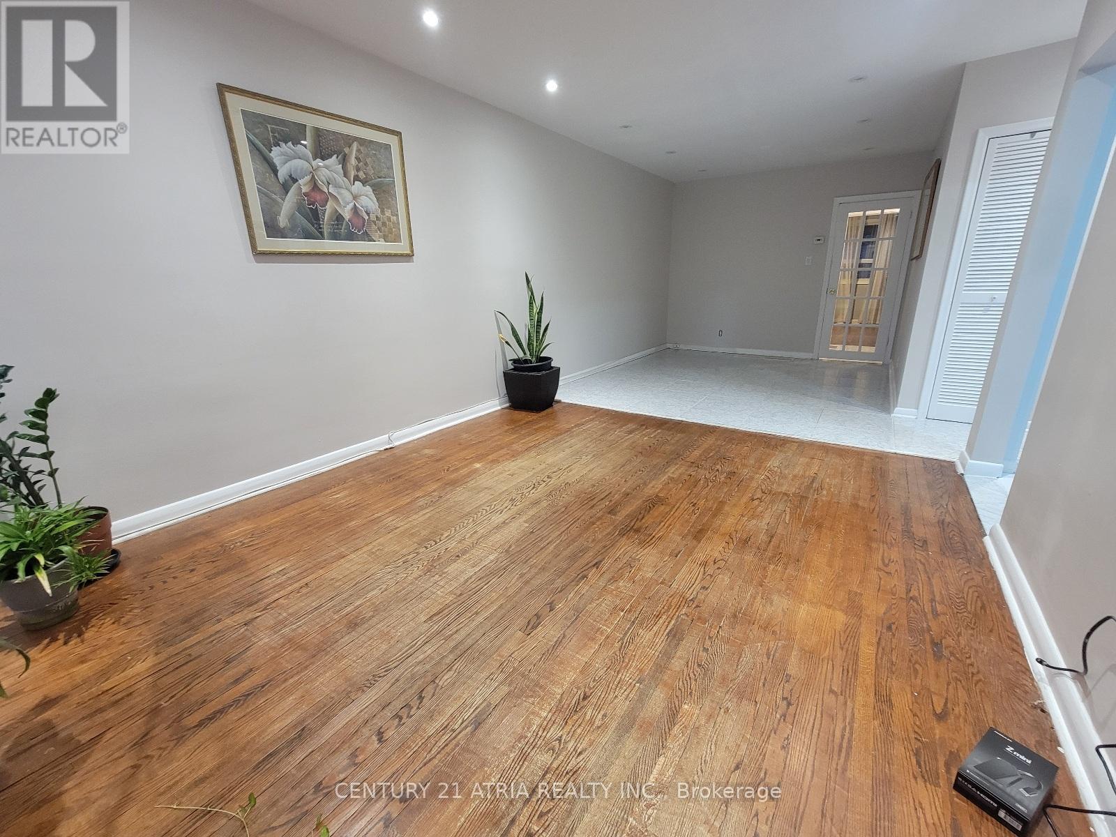 339 Taylor Mills Drive N, Richmond Hill, Ontario  L4C 2T8 - Photo 2 - N13027830