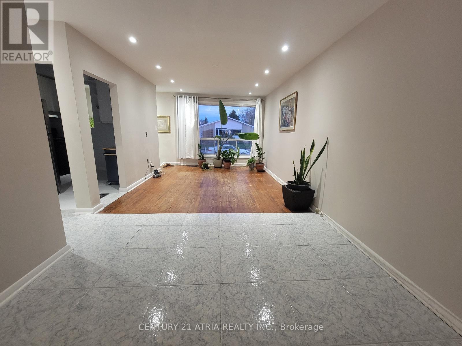 339 Taylor Mills Drive N, Richmond Hill, Ontario  L4C 2T8 - Photo 4 - N13027830