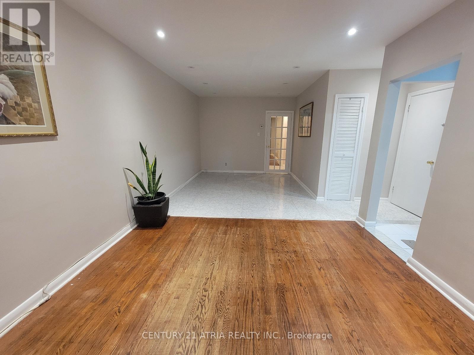 339 Taylor Mills Drive N, Richmond Hill, Ontario  L4C 2T8 - Photo 3 - N13027830