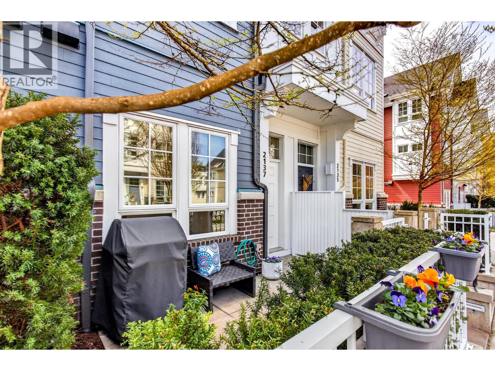 2137 Spring Street, Port Moody, British Columbia  V3H 0J5 - Photo 2 - R3114422