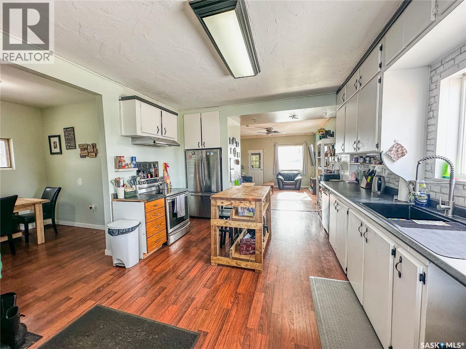 464 1st Avenue E, Melville, Saskatchewan  S0A 2P0 - Photo 3 - SK033621