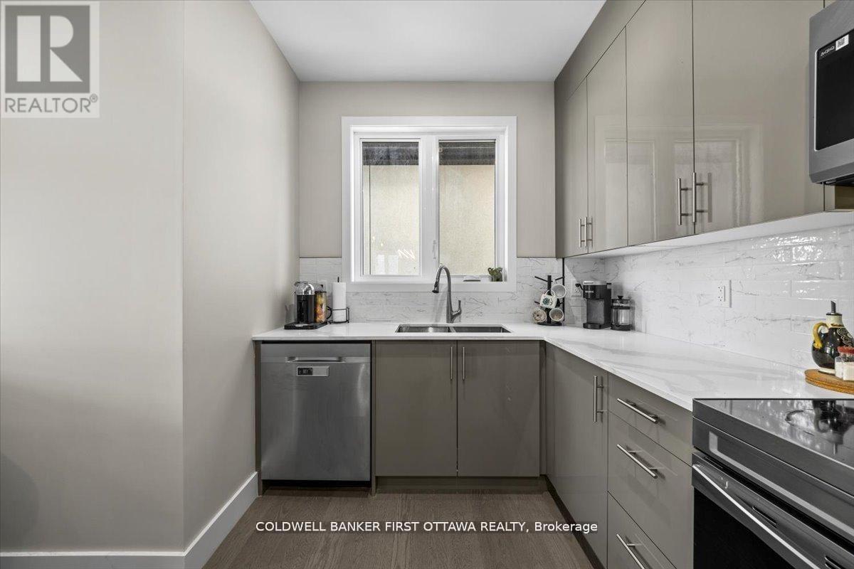 A & B - 25 Pennard Way, Ottawa, Ontario  K1T 4C1 - Photo 12 - X13028320