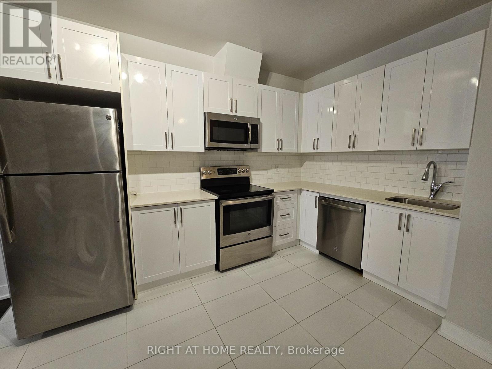 304 - 1801 Eglinton Avenue W, Toronto, Ontario  M6E 2H8 - Photo 2 - C13028310