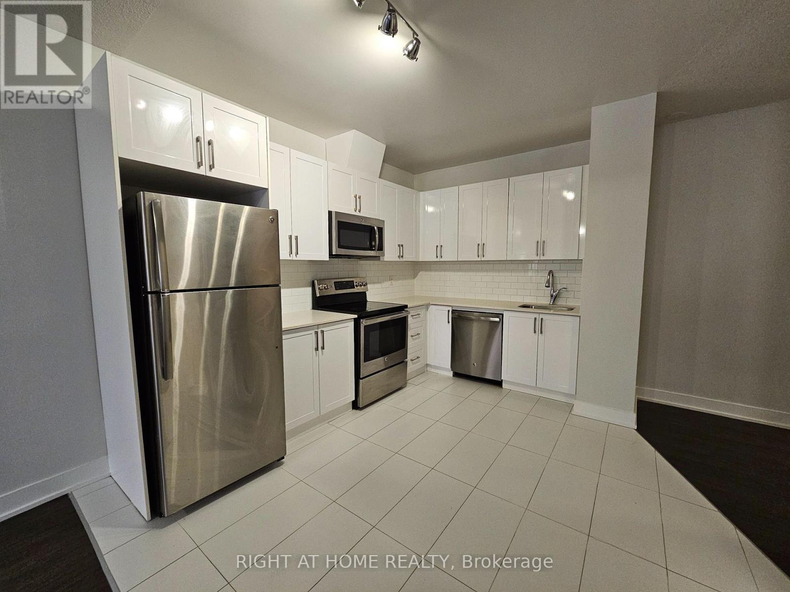 304 - 1801 Eglinton Avenue W, Toronto, Ontario  M6E 2H8 - Photo 3 - C13028310