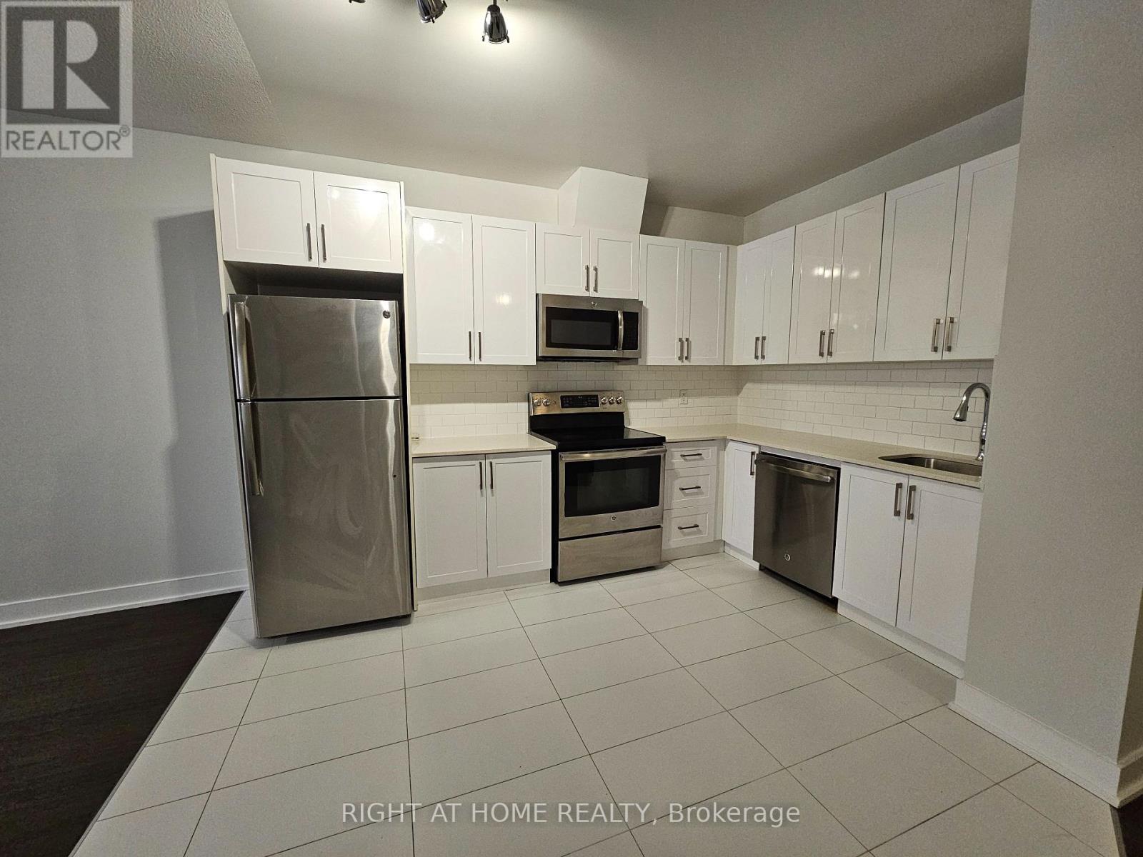 304 - 1801 Eglinton Avenue W, Toronto, Ontario  M6E 2H8 - Photo 4 - C13028310