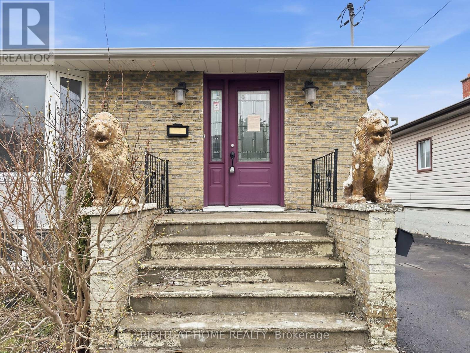 839 Glen Street, Oshawa, Ontario  L1J 3T9 - Photo 2 - E13028284