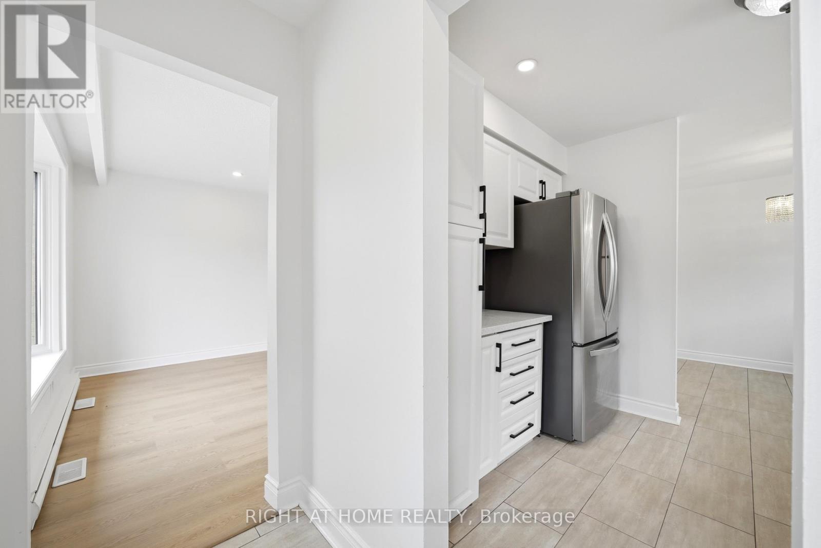 839 Glen Street, Oshawa, Ontario  L1J 3T9 - Photo 5 - E13028284