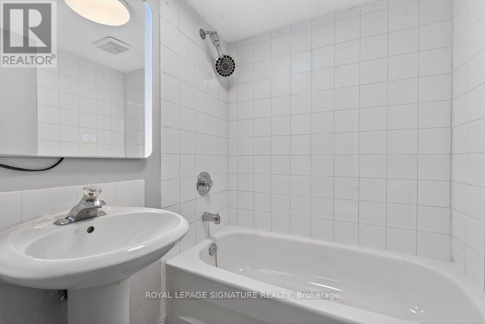 3244 St Clair Avenue E, Toronto, Ontario  M1L 1V8 - Photo 41 - E13028288