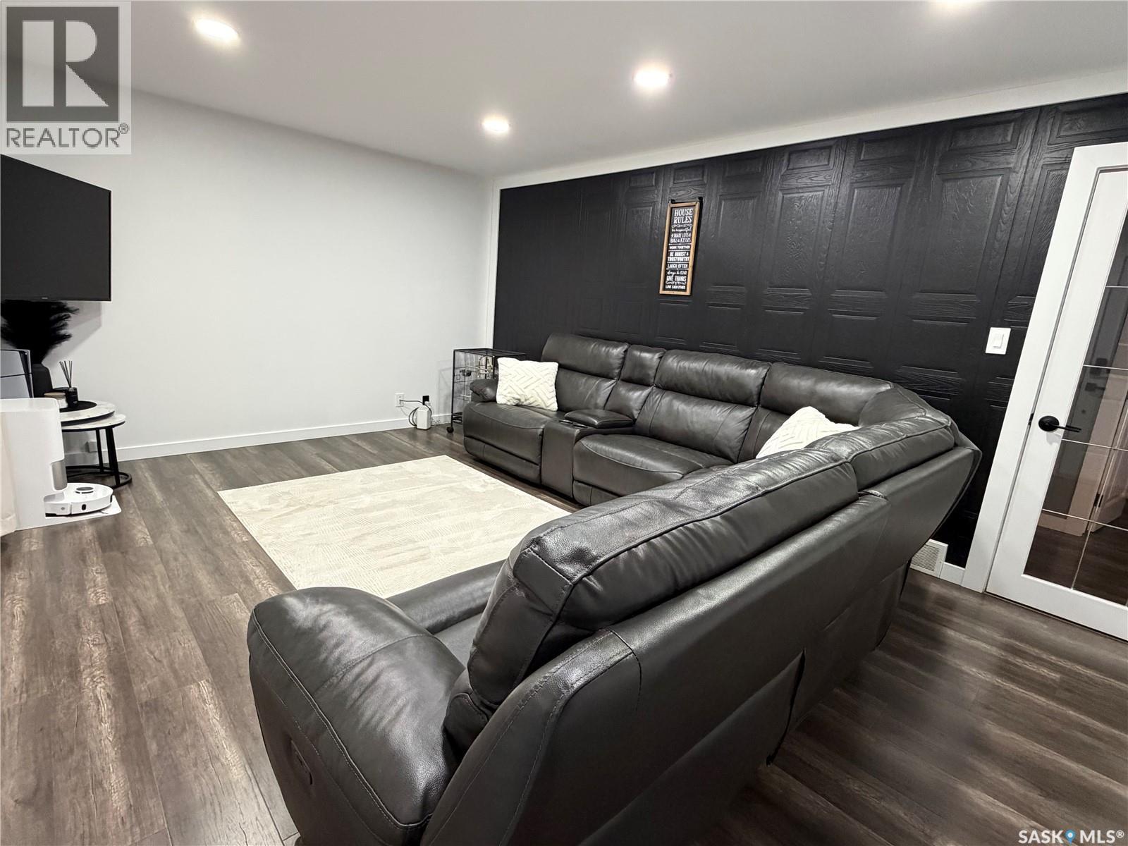 1128 Sidney Street E, Swift Current, Saskatchewan  S9H 1T9 - Photo 4 - SK033295