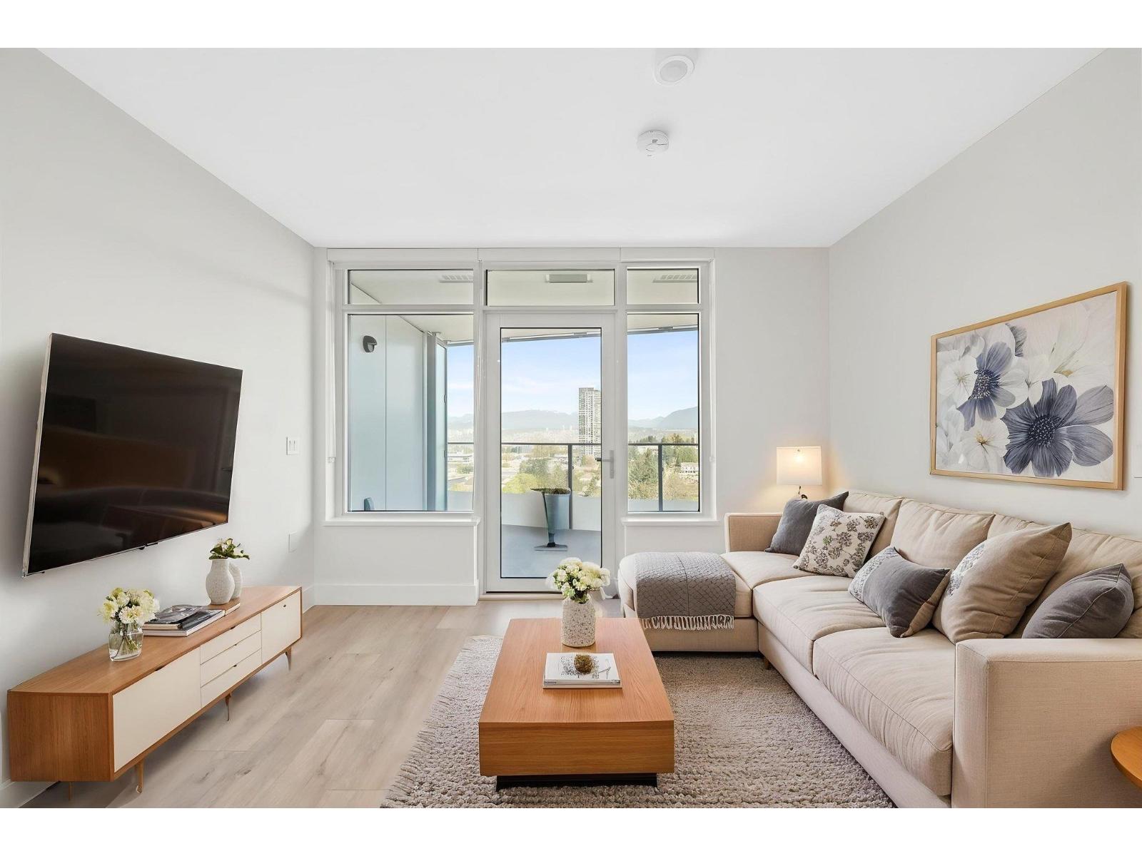 1607 10428 WHALLEY BOULEVARD, Surrey, British Columbia