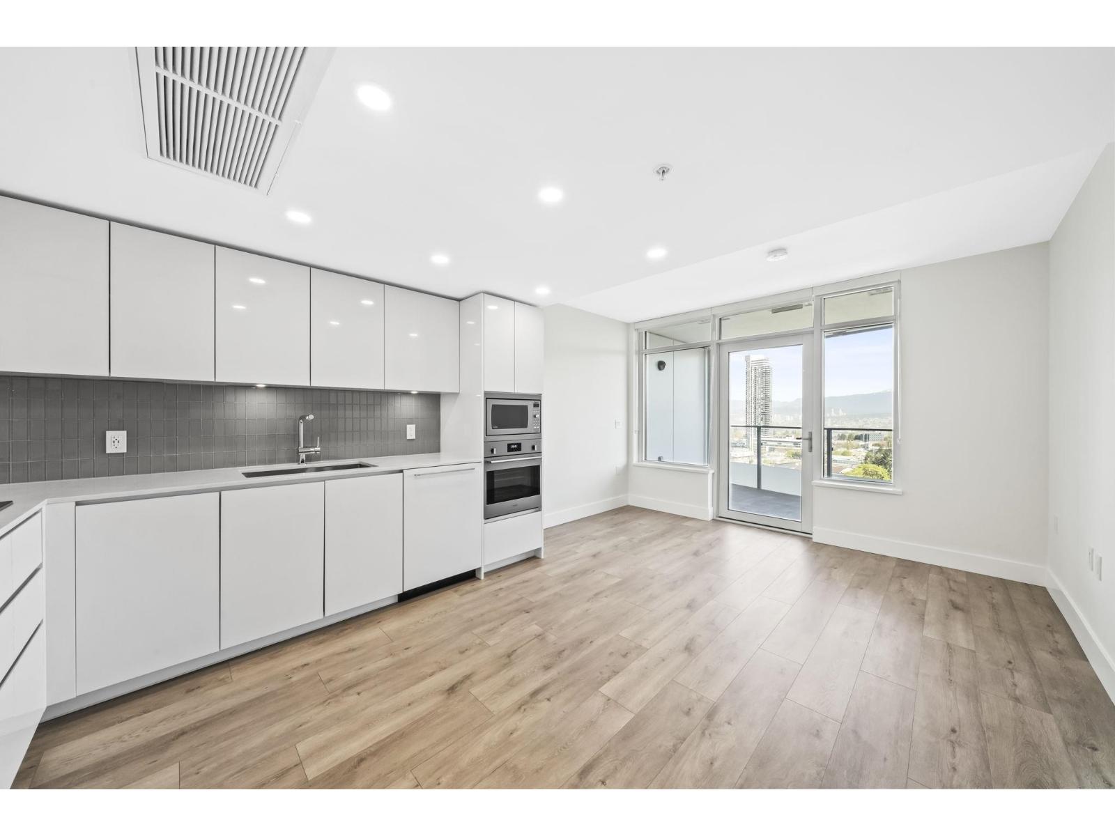 1607 10428 Whalley Boulevard, Surrey, British Columbia  V3T 0W2 - Photo 11 - R3114259